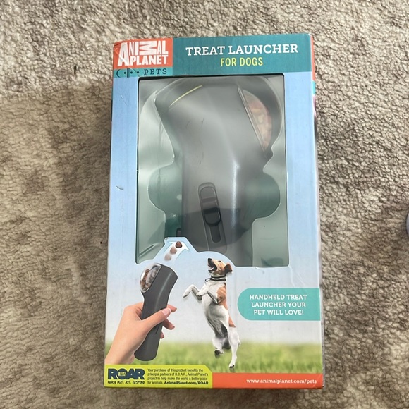 NWT dog treat launcher - Picture 1 of 4